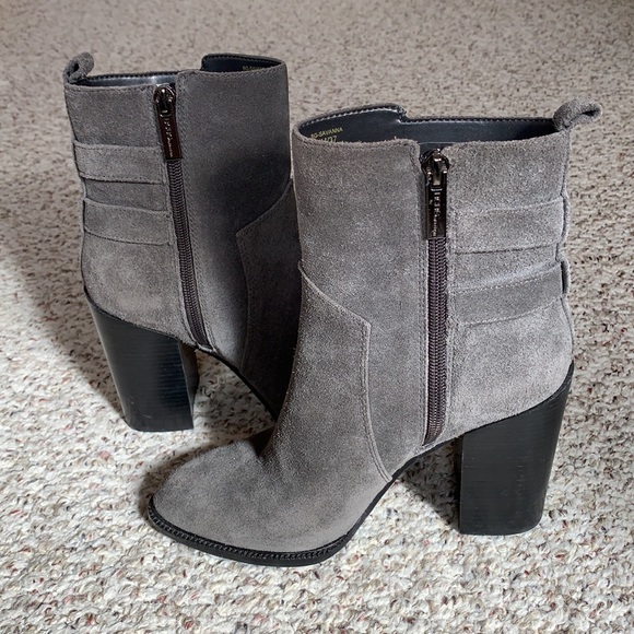 Beautiful BCBG Grey Suede Boots NEW Sz 7 - Picture 2 of 4